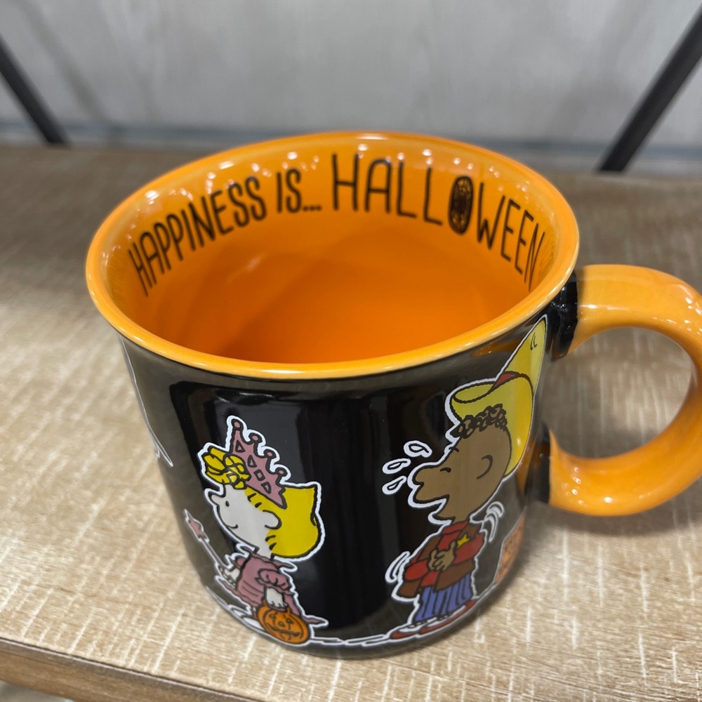 Peanuts Snoopy Halloween Charlie Lucy Sally Linus Franklin Ceramic Mug NWT
